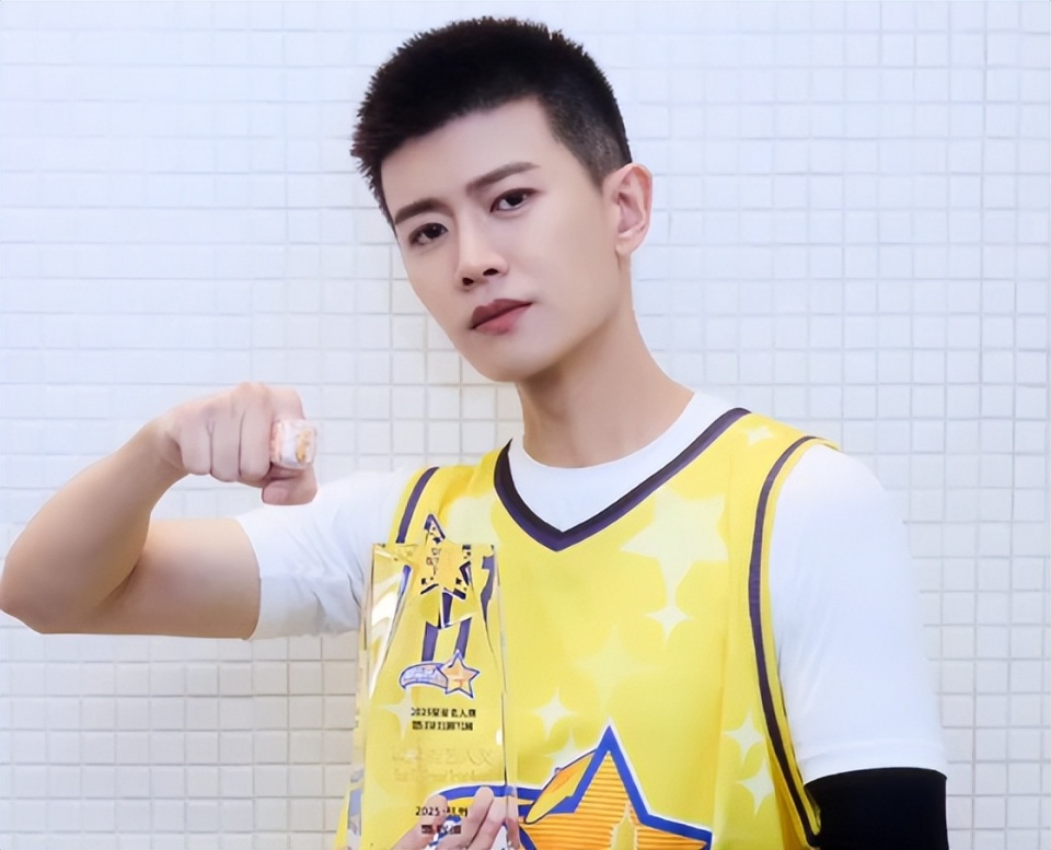 img, 任嘉伦在受